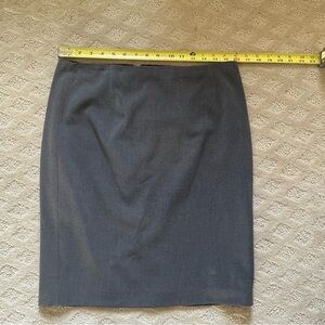 Elie Tahari Gray pencil skirt skirt, excellent condition, size 8